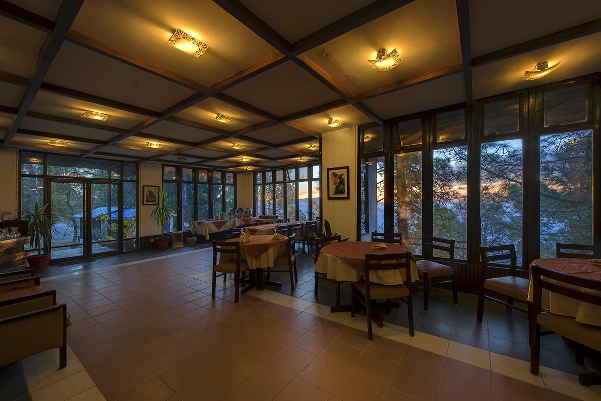 Hotel Arcadian Blue Pines à Murree Extérieur photo