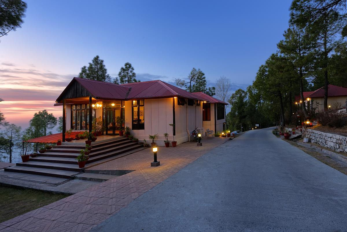 Hotel Arcadian Blue Pines à Murree Extérieur photo