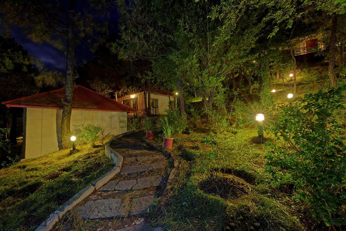 Hotel Arcadian Blue Pines à Murree Extérieur photo
