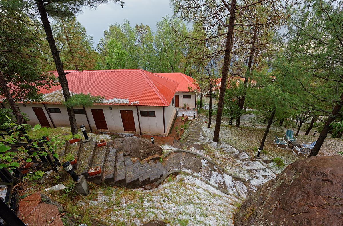 Hotel Arcadian Blue Pines à Murree Extérieur photo