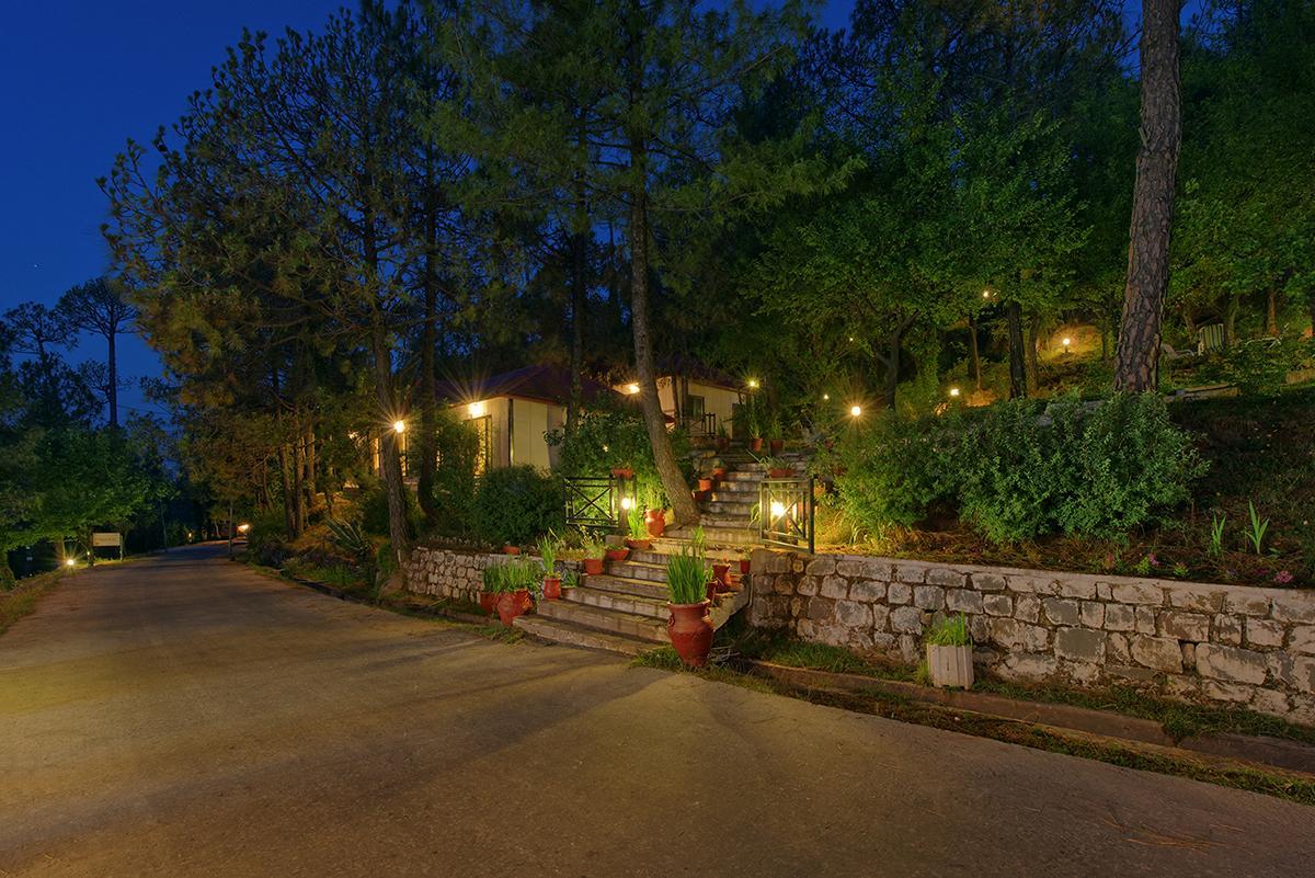Hotel Arcadian Blue Pines à Murree Extérieur photo