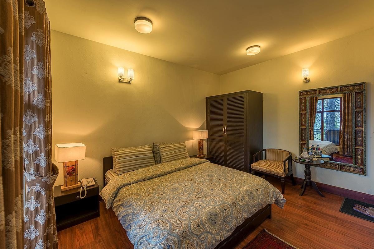 Hotel Arcadian Blue Pines à Murree Extérieur photo