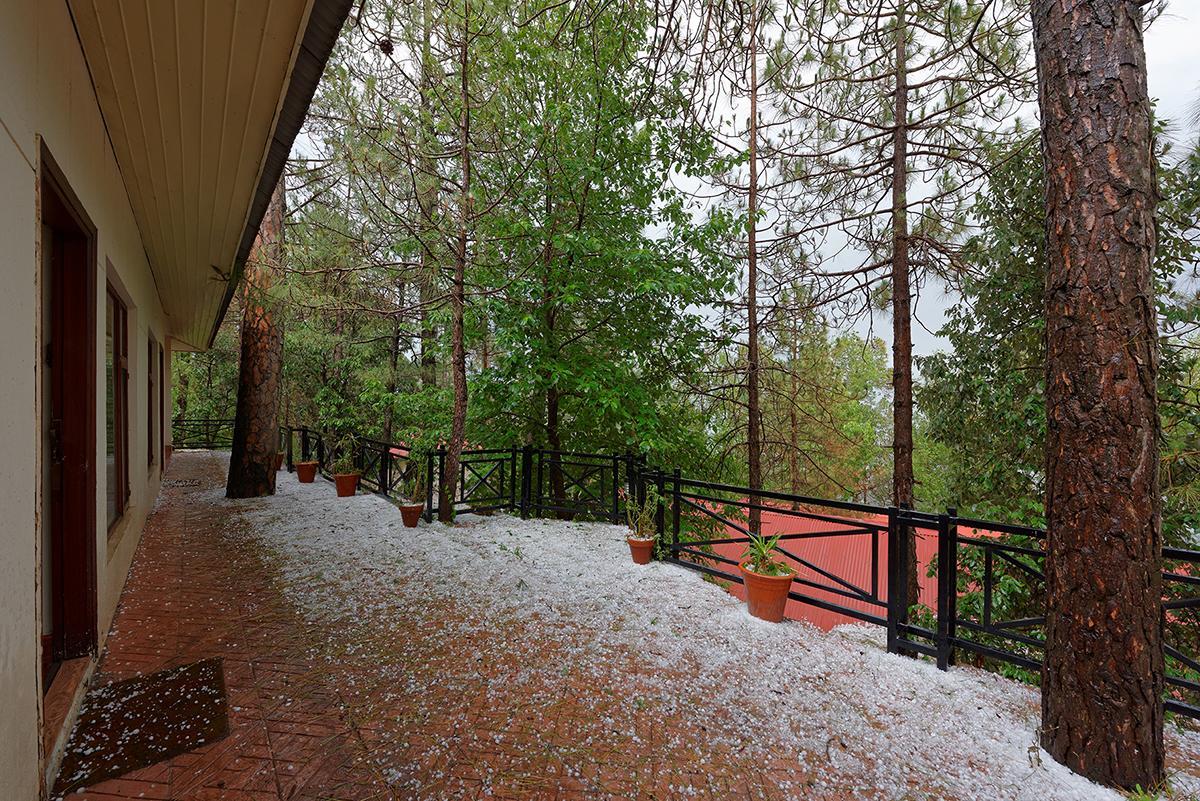 Hotel Arcadian Blue Pines à Murree Extérieur photo
