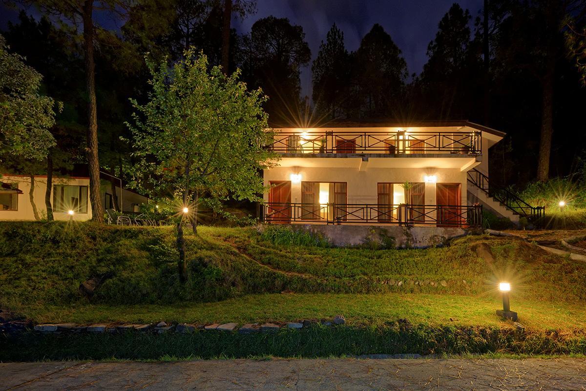 Hotel Arcadian Blue Pines à Murree Extérieur photo