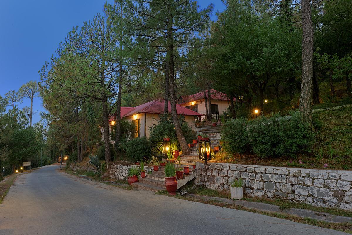Hotel Arcadian Blue Pines à Murree Extérieur photo