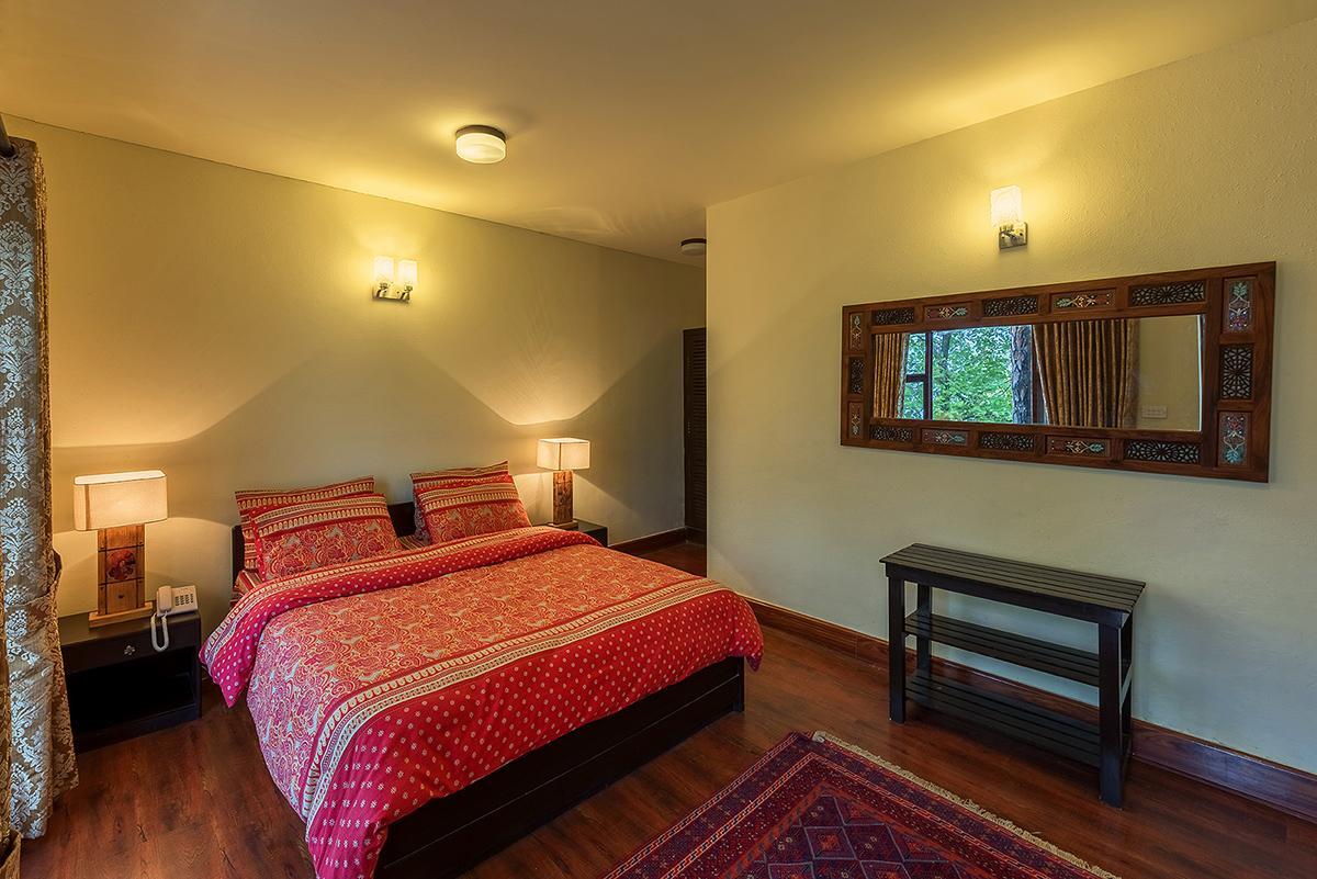Hotel Arcadian Blue Pines à Murree Extérieur photo