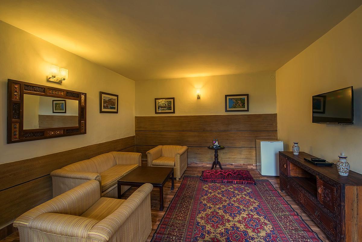 Hotel Arcadian Blue Pines à Murree Extérieur photo